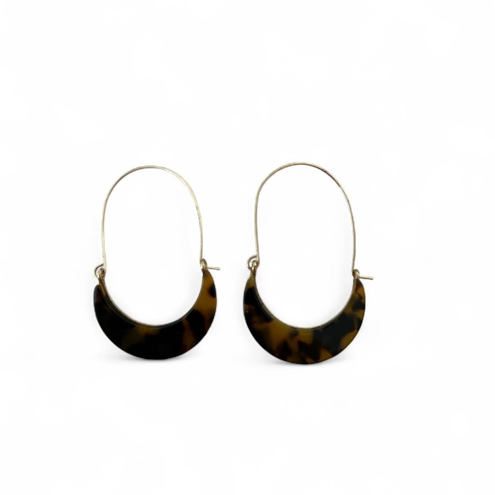 Elegant Tortoiseshell Hoop Earrings